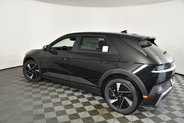 New 2026 Black Hyundai SE image 8