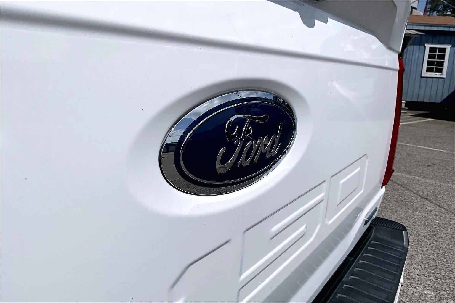 Used 2023 Oxford White Ford XLT image 31