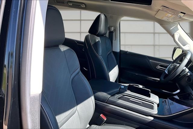 Used 2026 Black INFINITI LUXE image 7