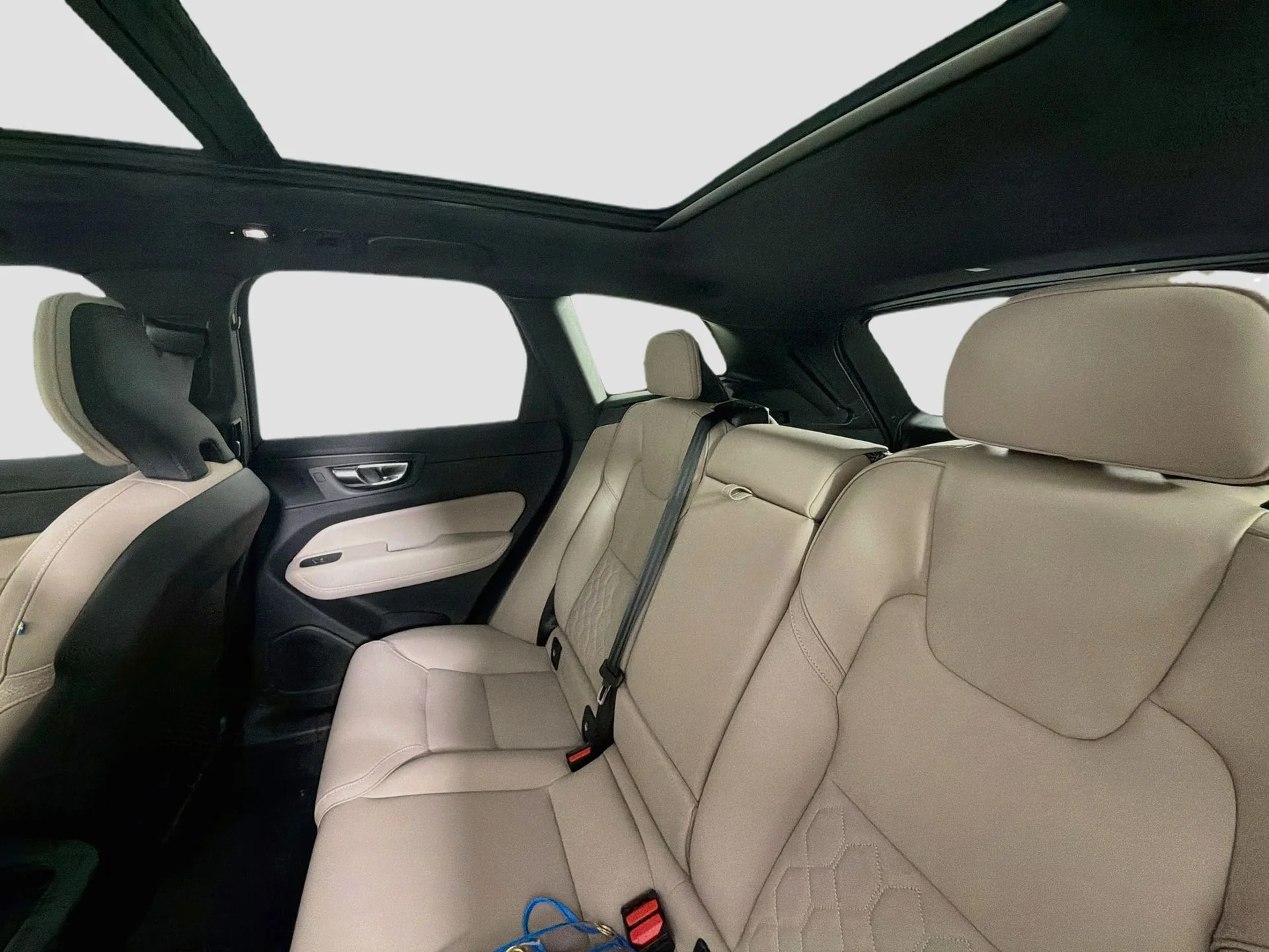 New 2026 Bright Dusk Volvo Plus image 24