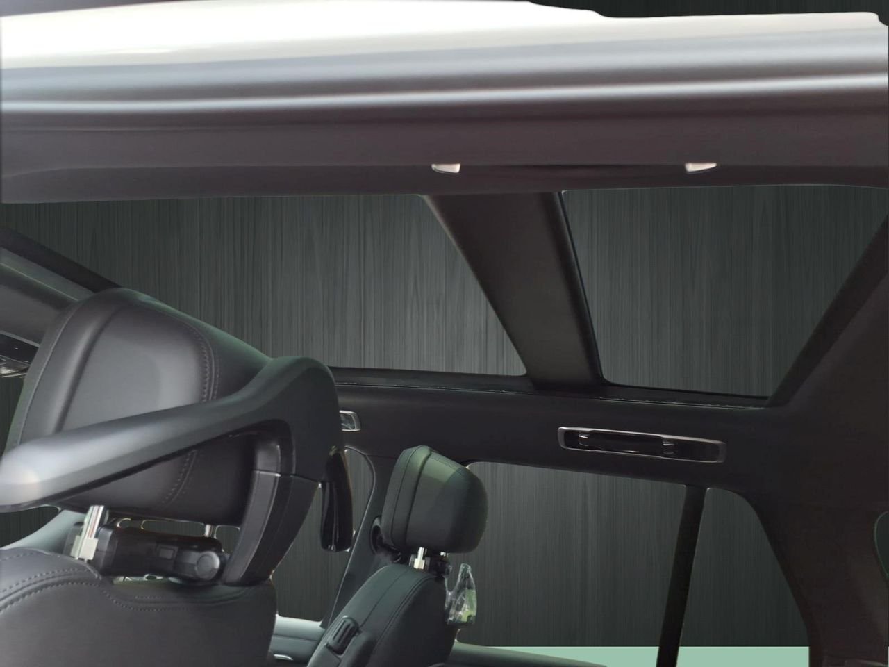 New 2026 Fuji White LAND ROVER SE image 5