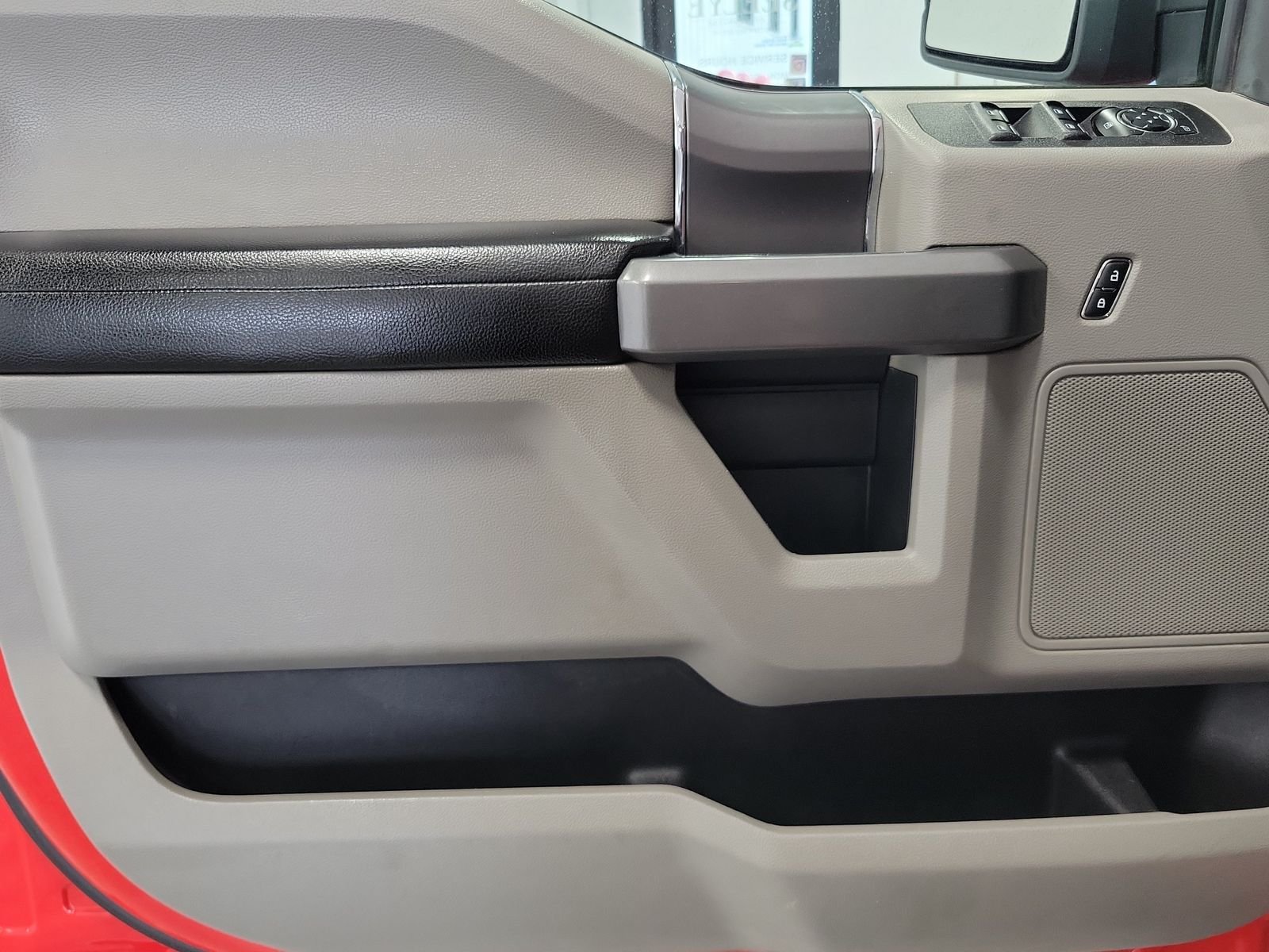 Used 2018 Black Ford XLT image 13