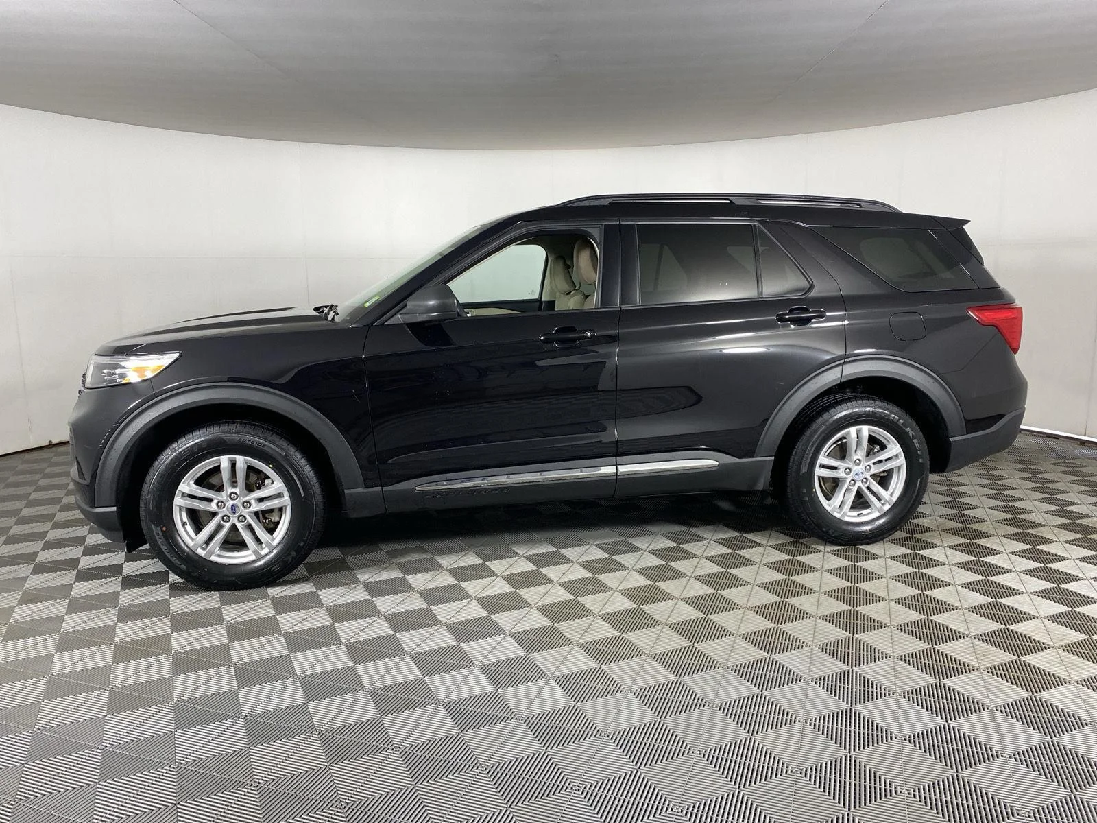 Used 2023 Agate Black Ford XLT image 7