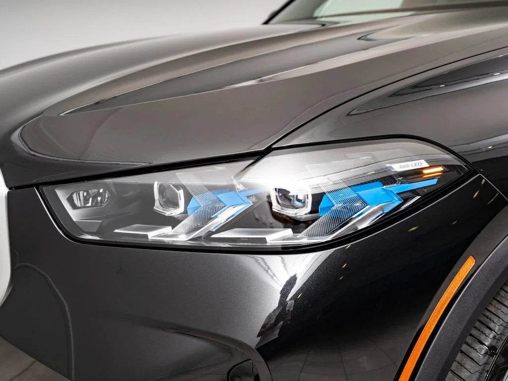 New 2026 Black Sapphire Metallic BMW xDrive40i image 15