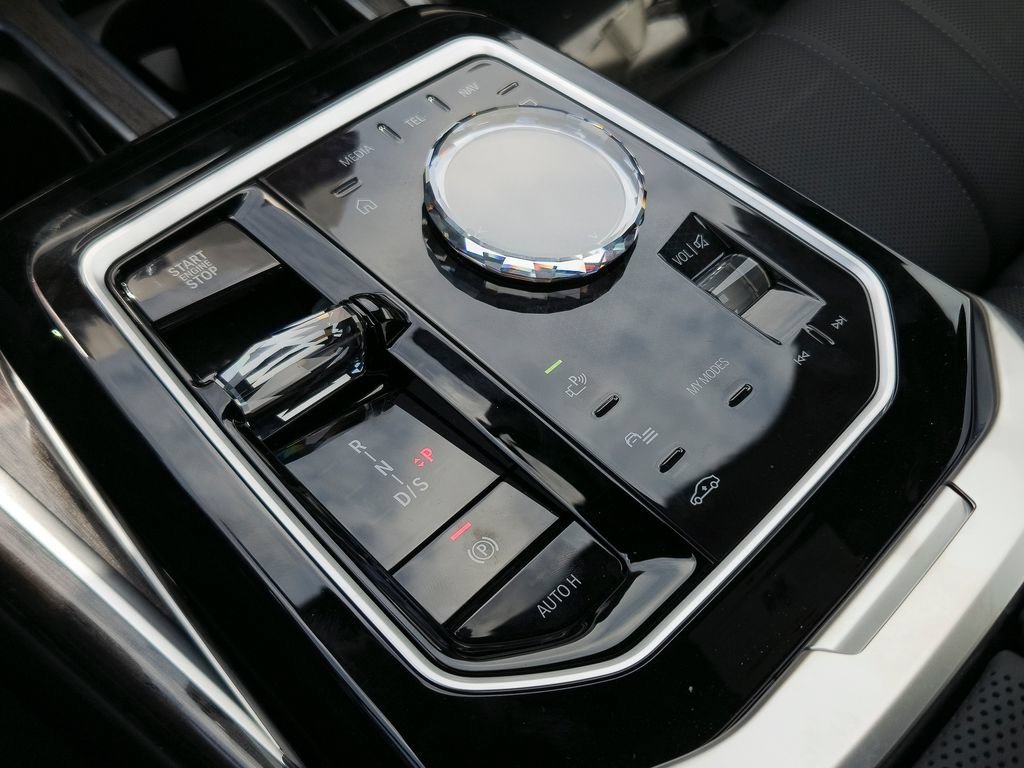 New 2026 Alpine White BMW 740i image 9