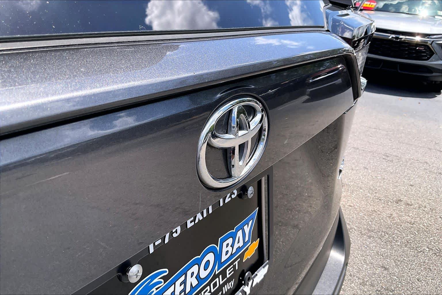 Used 2020 Magnetic Gray Metallic Toyota XLE Premium image 10