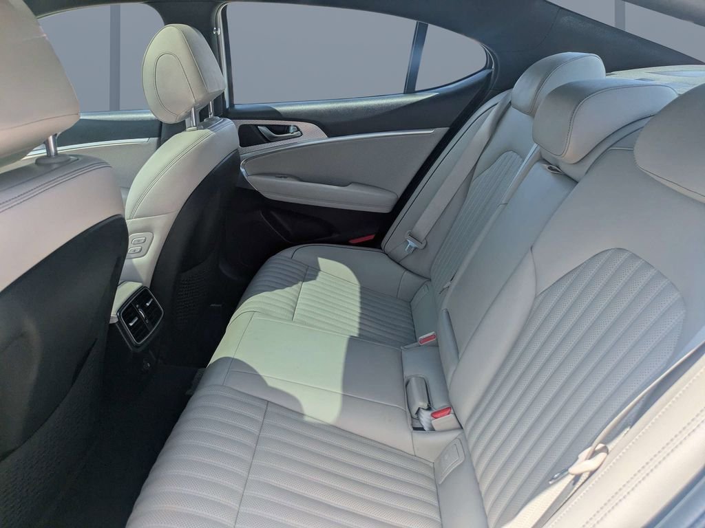 Used 2023 White Genesis 2.0T image 12