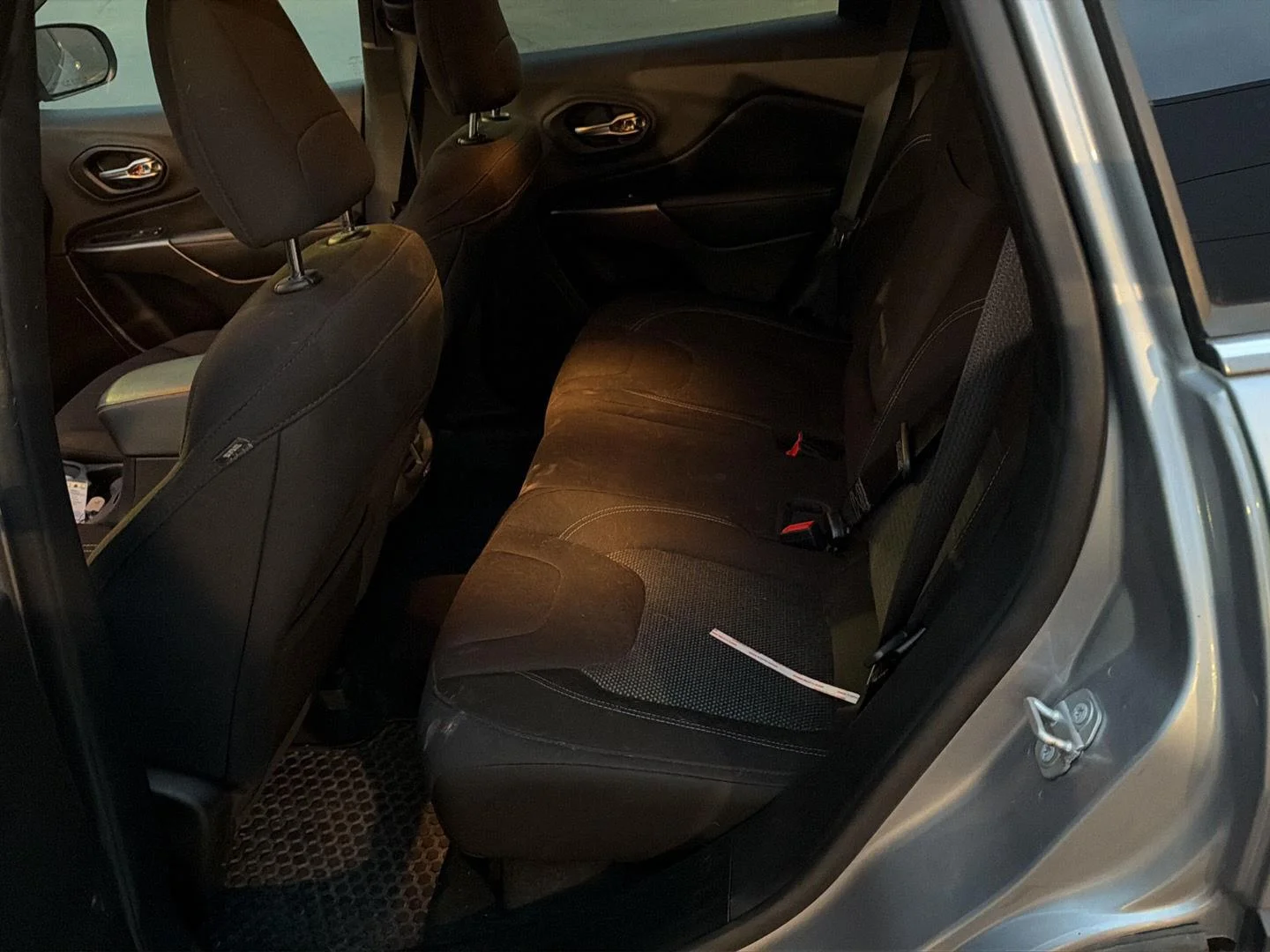 Used 2019 Billet Silver Metallic Clearcoat Jeep Latitude image 15