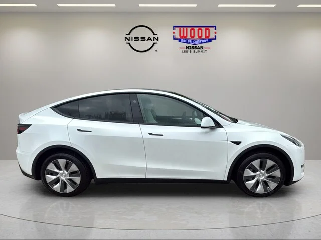 Used 2024 Pearl White Multi-Coat Tesla Standard Range image 2
