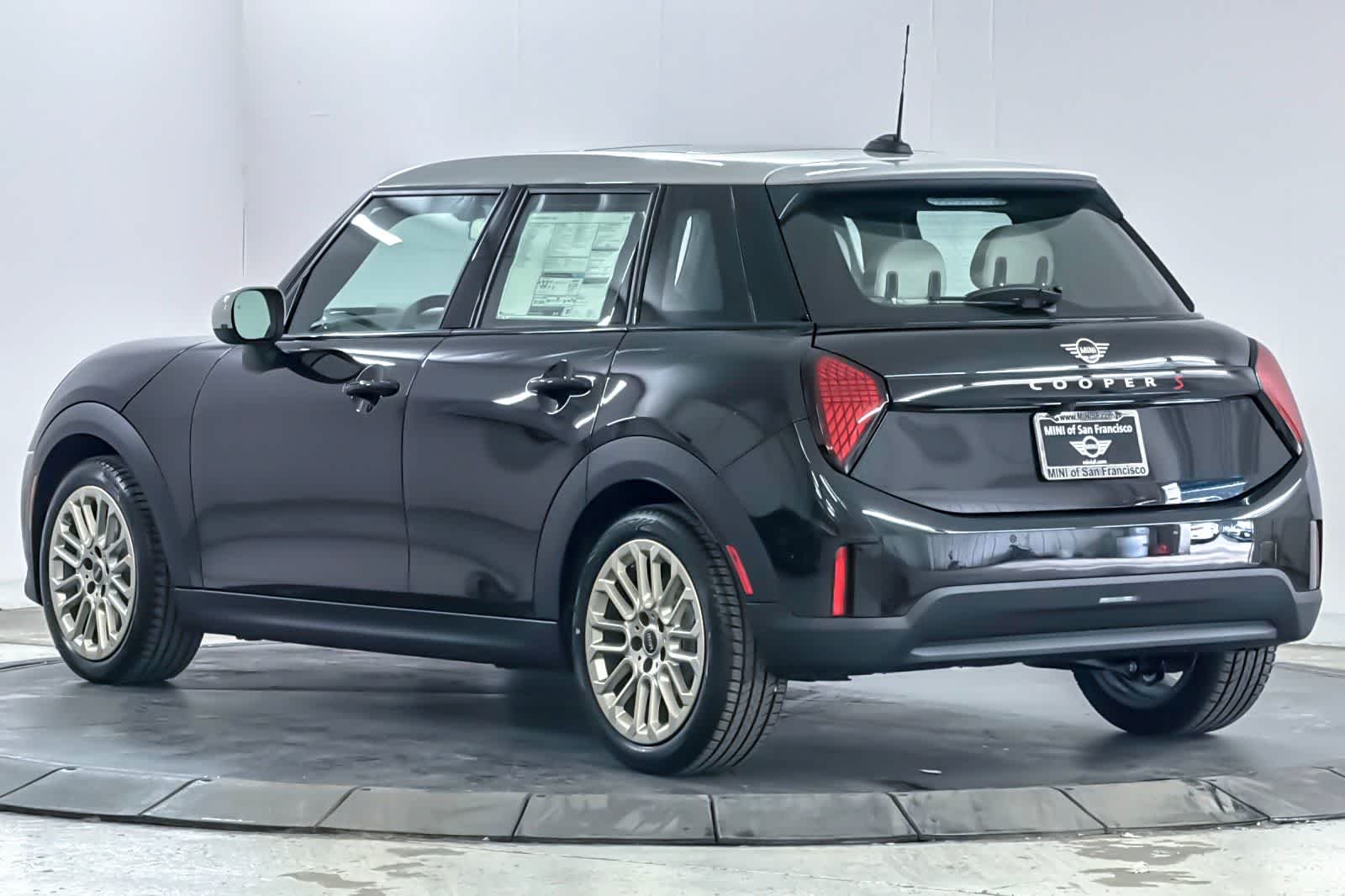 New 2026 Midnight Black II Metallic MINI Signature Plus image 6