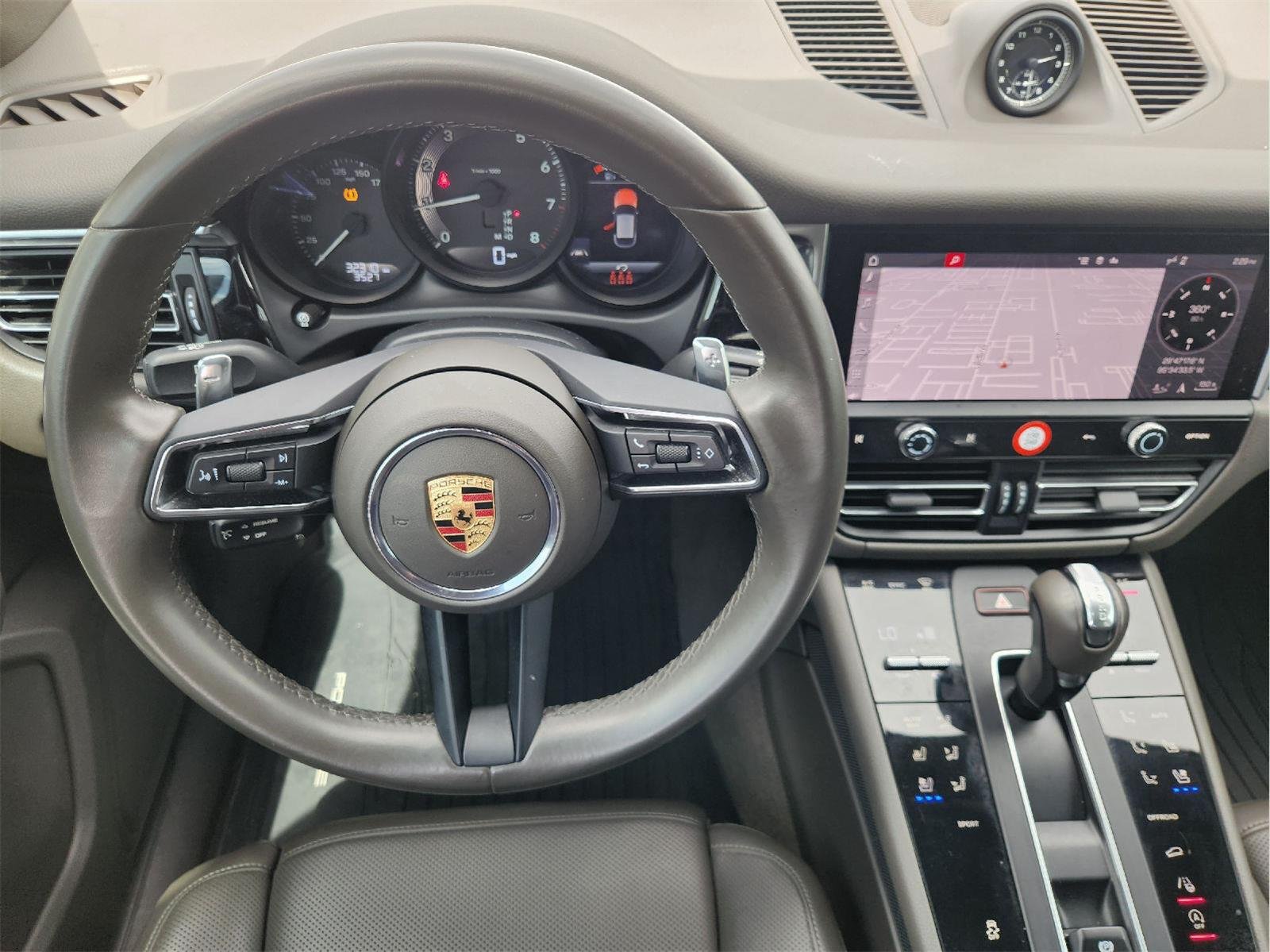 2022 Porsche Macan photo 27 of 33