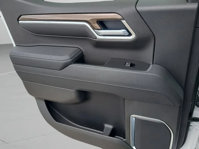 New 2026 Summit White Chevrolet LT Trail Boss image 14