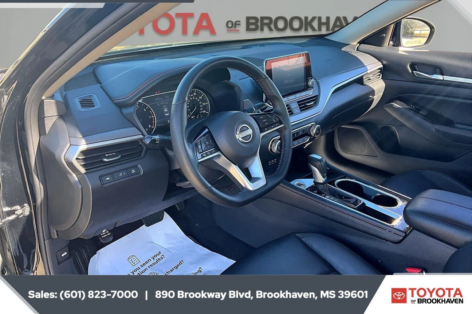 Used 2025 Super Black Nissan SR image 12
