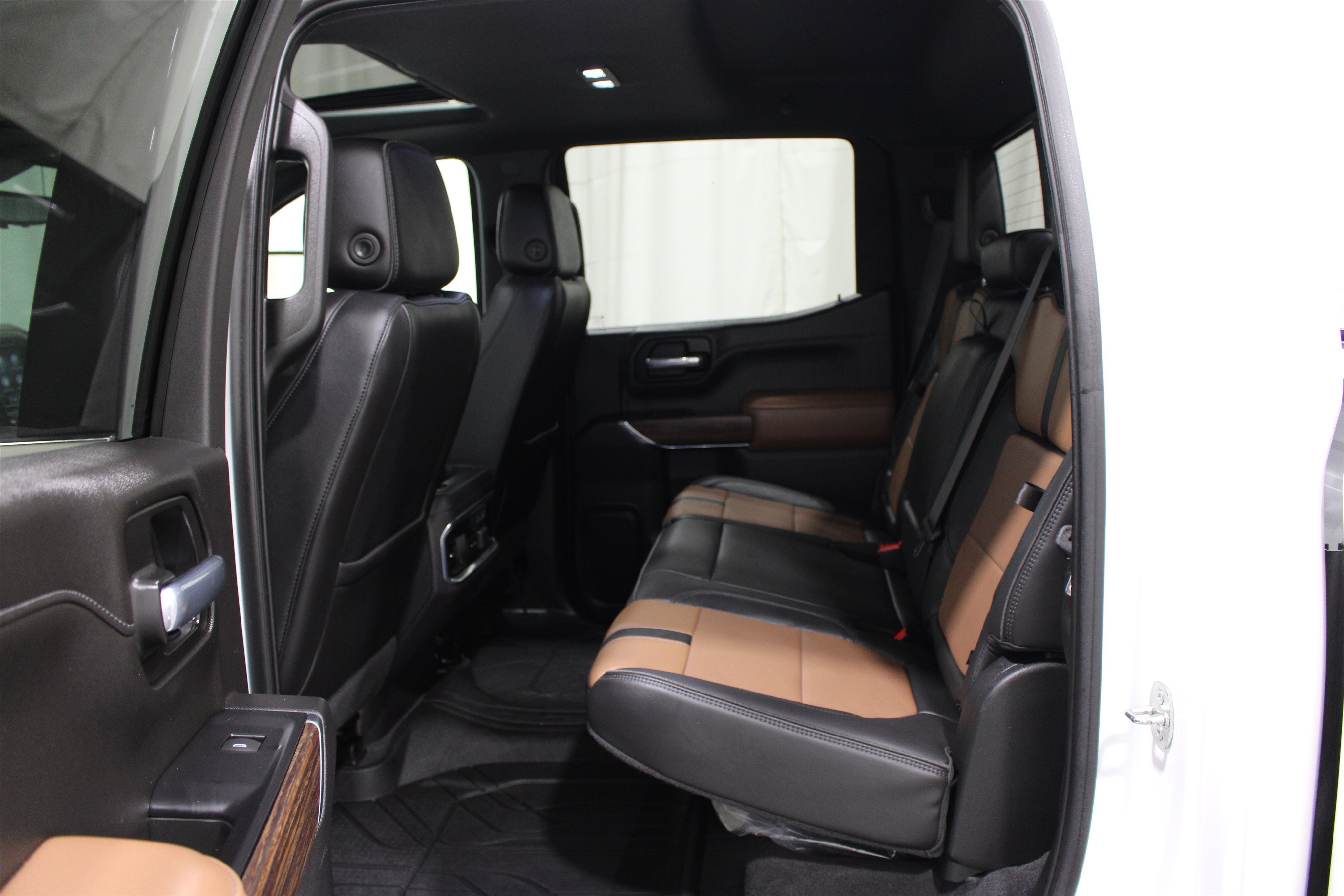 Used 2020 Iridescent Pearl Tricoat Chevrolet High Country image 20