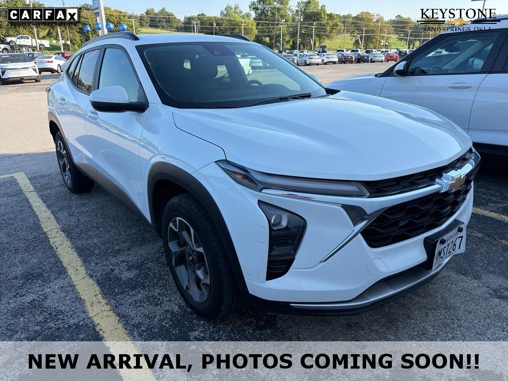 Used 2024 Summit White Chevrolet LT image 1