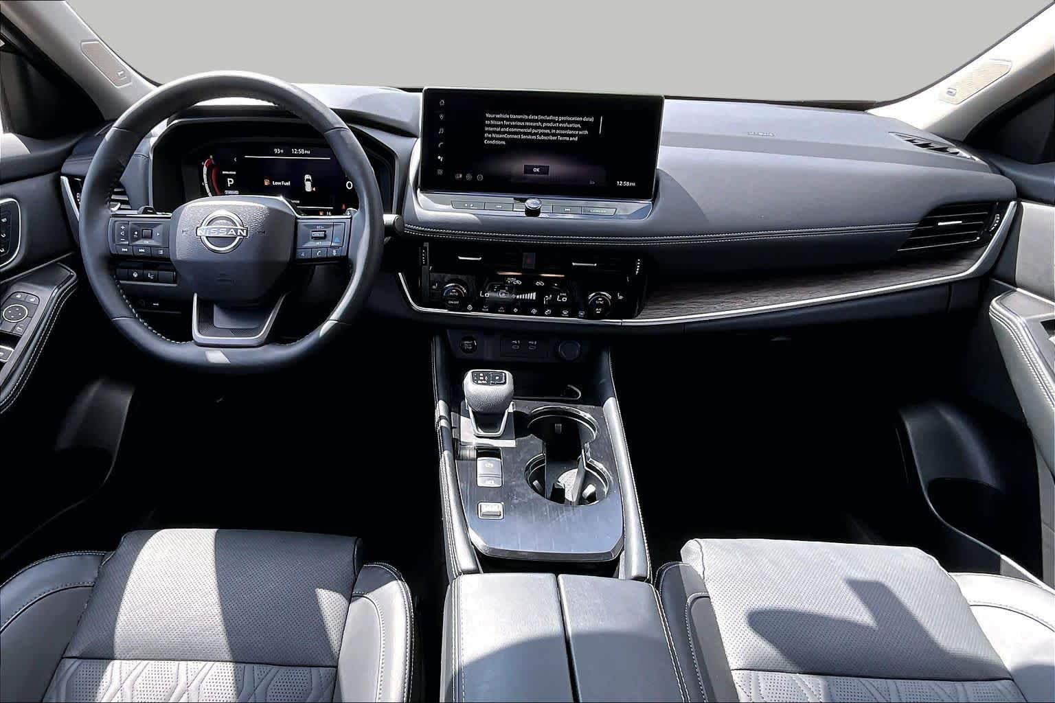 Used 2025 Super Black Nissan Platinum image 16