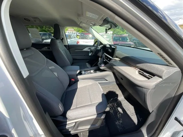 New 2026 Space White Metallic Ford Active image 25