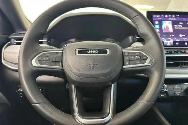 Used 2025 White Jeep Limited image 26
