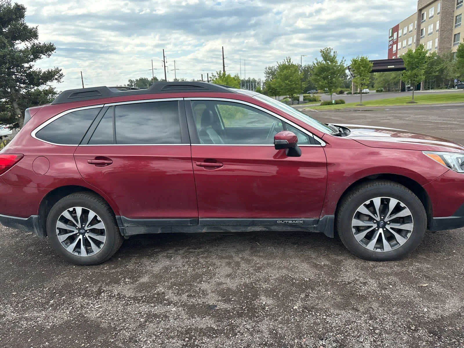 Used 2017 Venetian Red Pearl Subaru Limited image 8