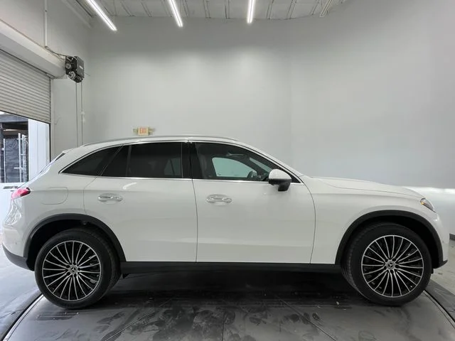 New 2027 White Mercedes-Benz GLC 300 image 14
