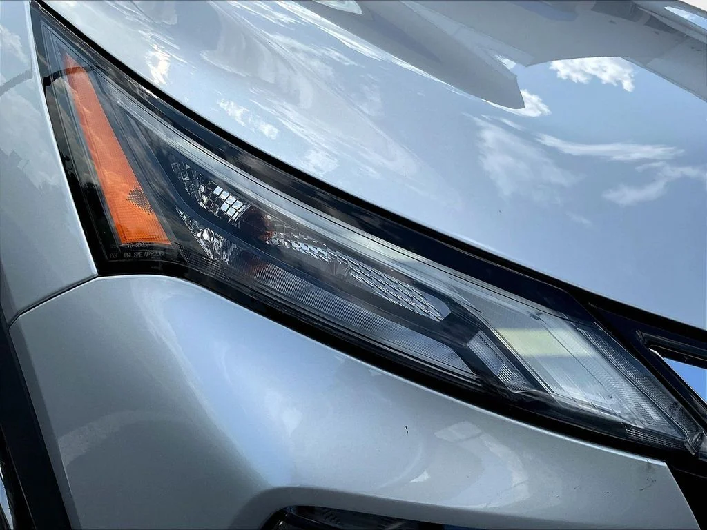 Used 2024 Silver Nissan S image 31