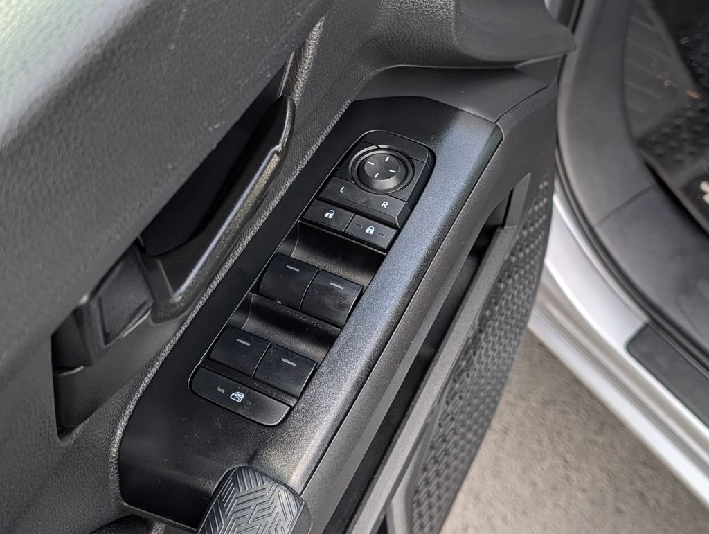 2025 Toyota Tacoma SR5 - Photo 17
