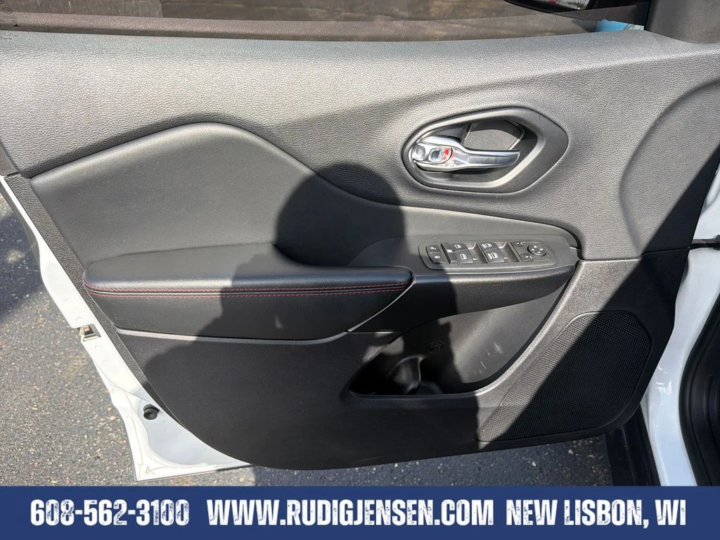 Used 2022 White Jeep Trailhawk image 10