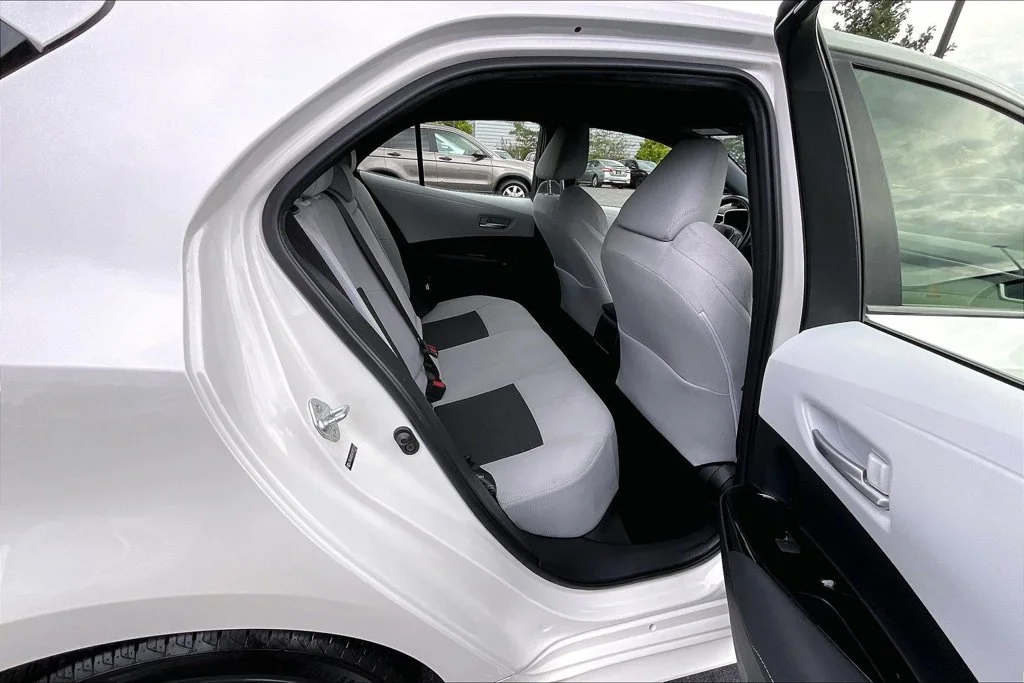 Used 2019 White Toyota SE image 30
