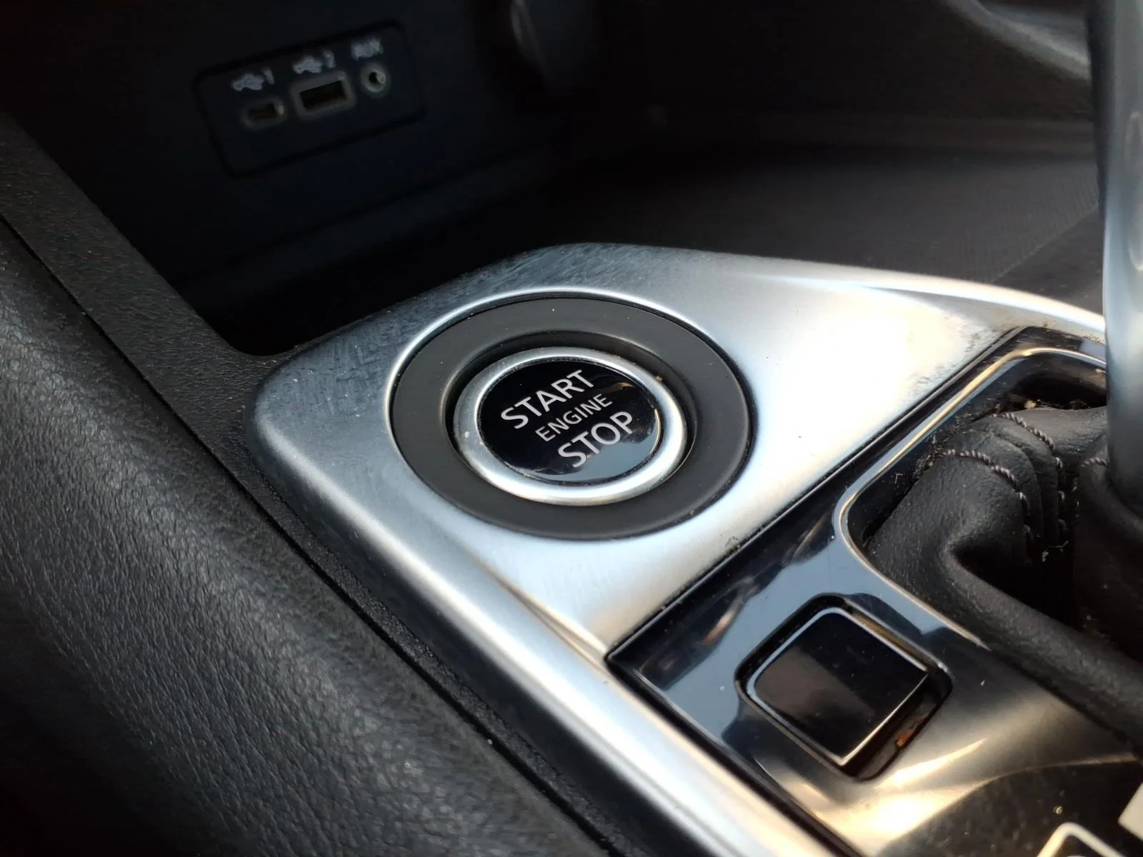 Used 2022 Electric Blue Metallic Nissan SV image 7