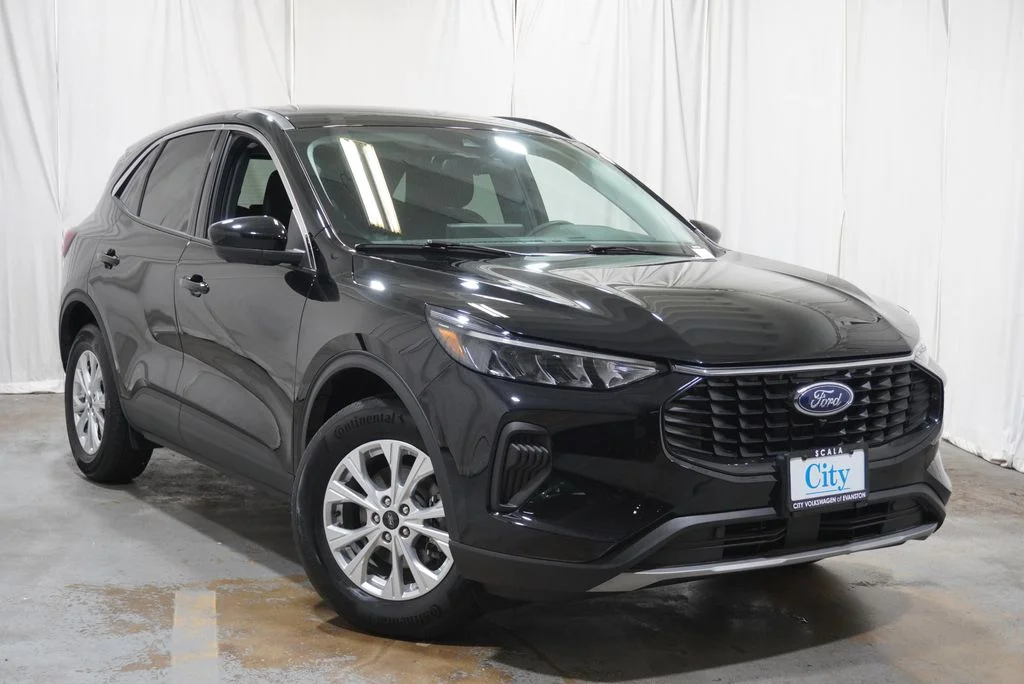 Used 2023 Black Ford Active image 3