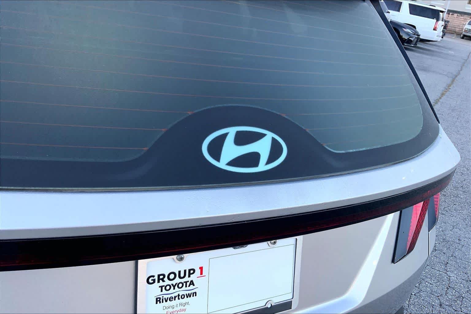 Used 2025 Shimmering Silver Hyundai SE image 9