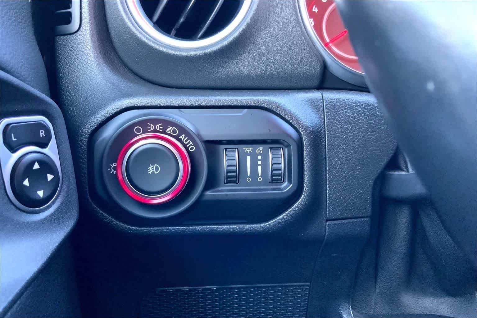 Used 2020 Black Clearcoat Jeep Recon image 63