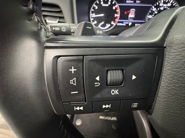 Used 2025 Beige/tan Nissan SV image 17