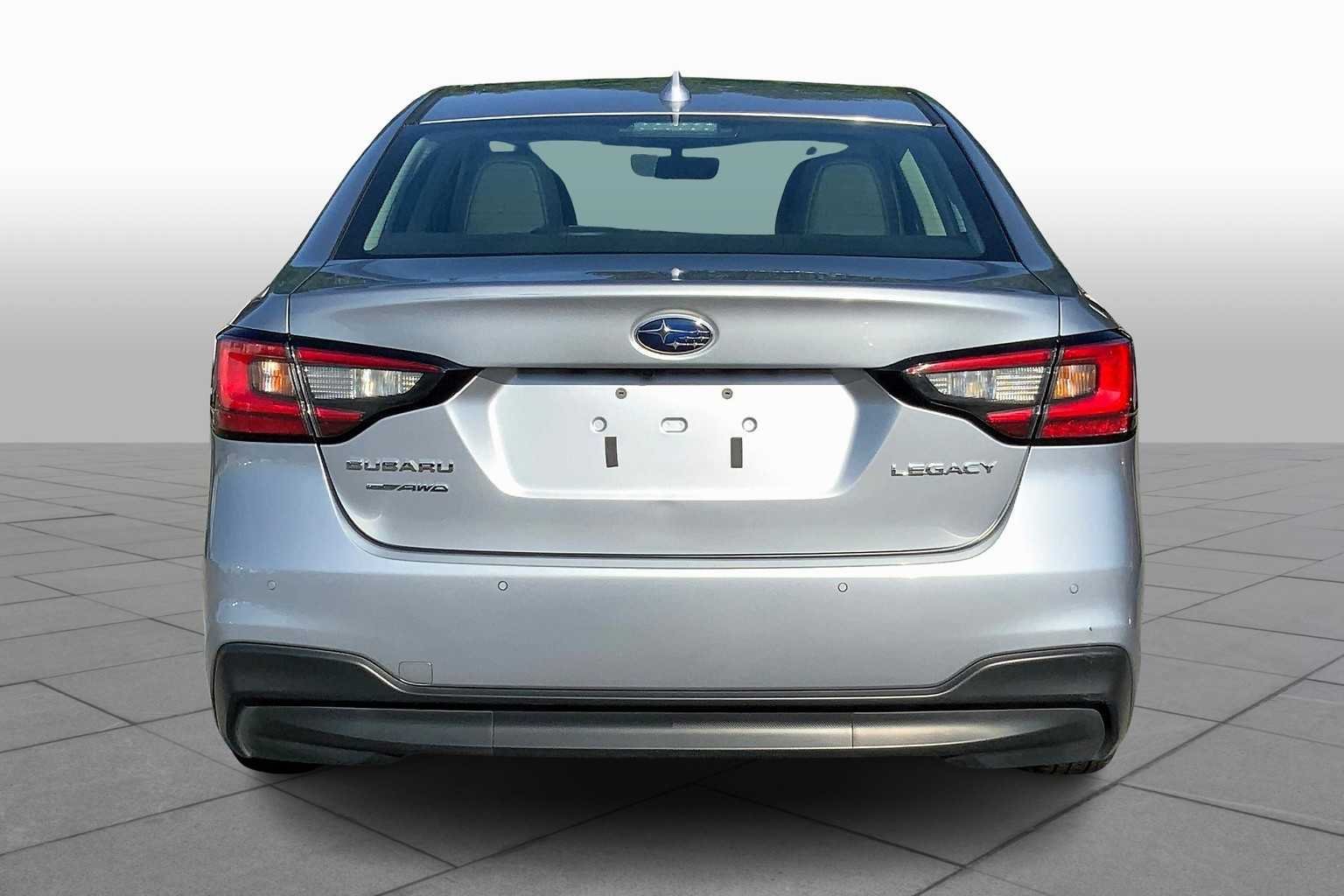 Used 2023 Ice Silver Metallic Subaru Limited image 5
