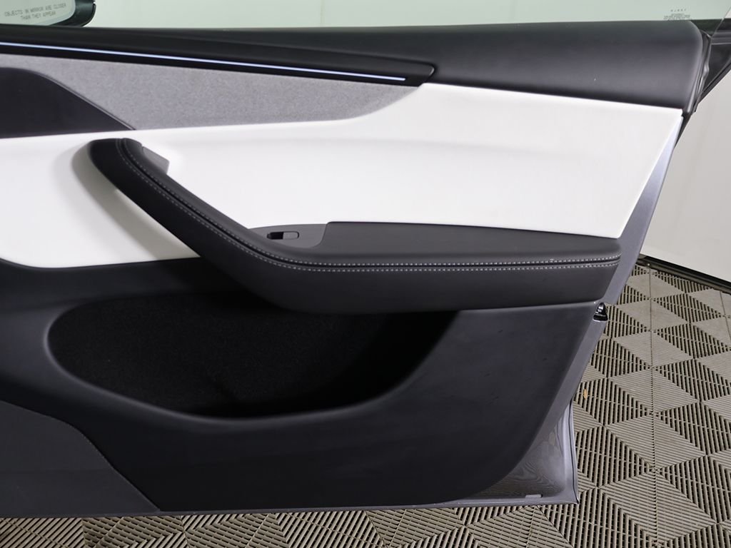 2026 Tesla Model Y Long Range - Photo 24