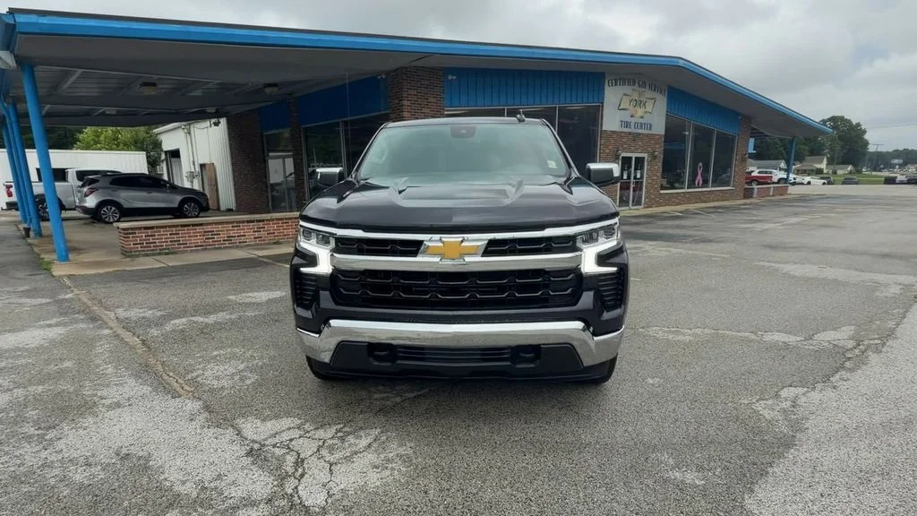 Used 2023 Gray Chevrolet LT image 3