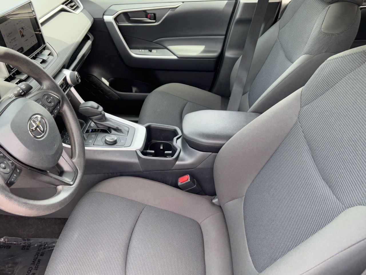 2025 Toyota RAV4 LE - Photo 17