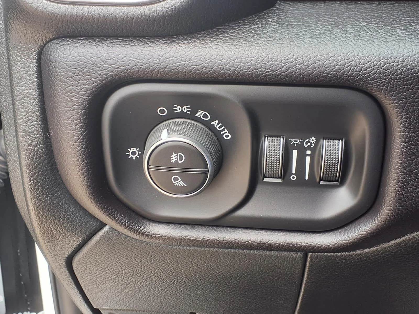 Used 2024 Pearl White Ram Laramie image 22