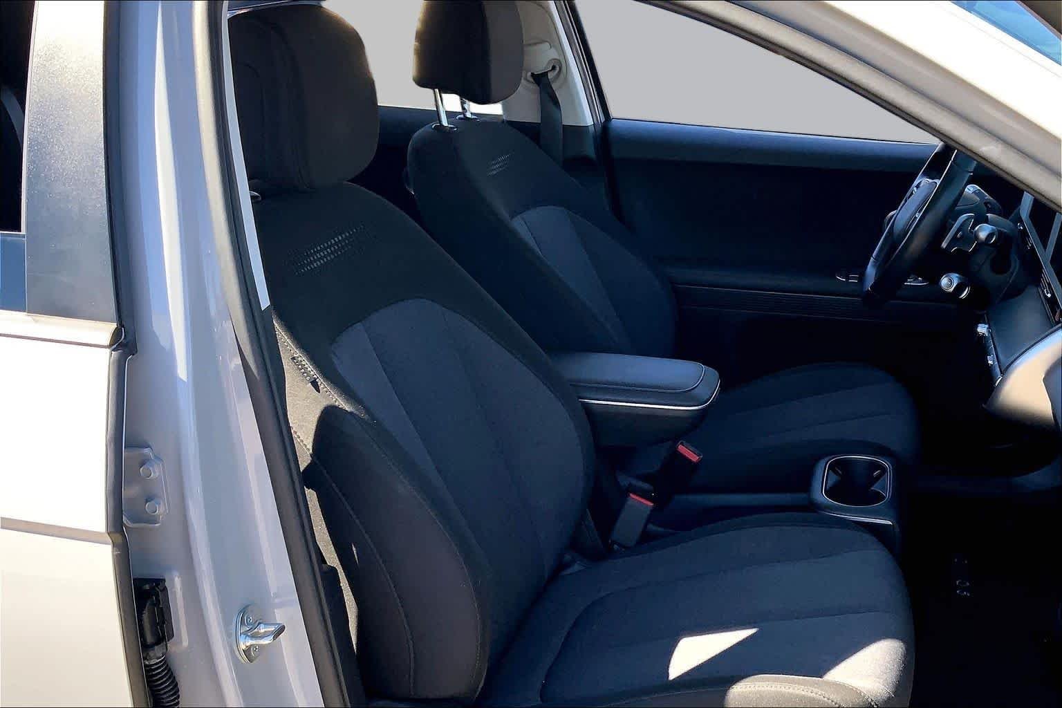 Used 2024 Cyber Gray Hyundai SE image 7