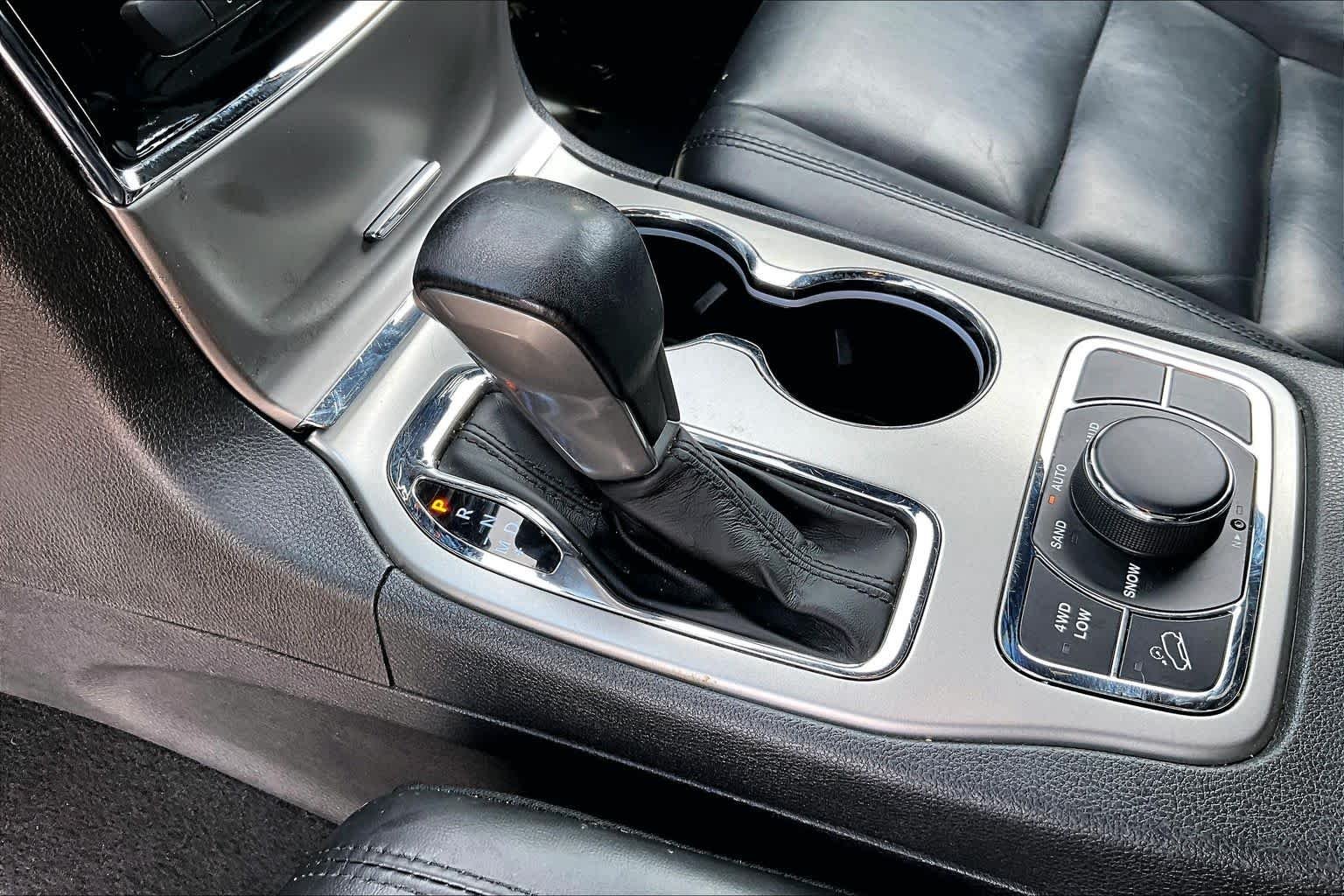 Used 2019 Granite Crystal Metallic Clearcoat Jeep Limited image 17