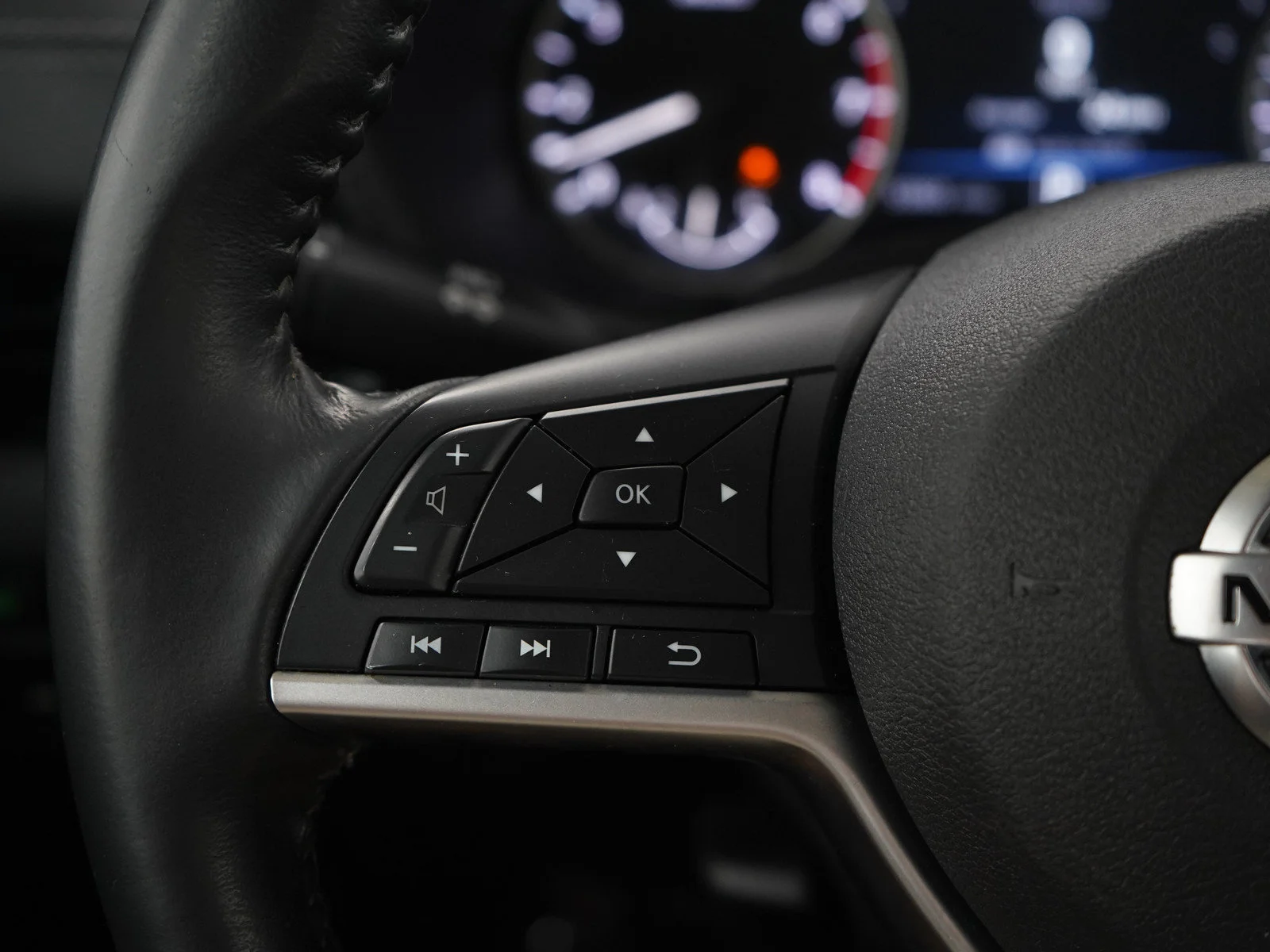 Used 2021 Blue Nissan SV image 22