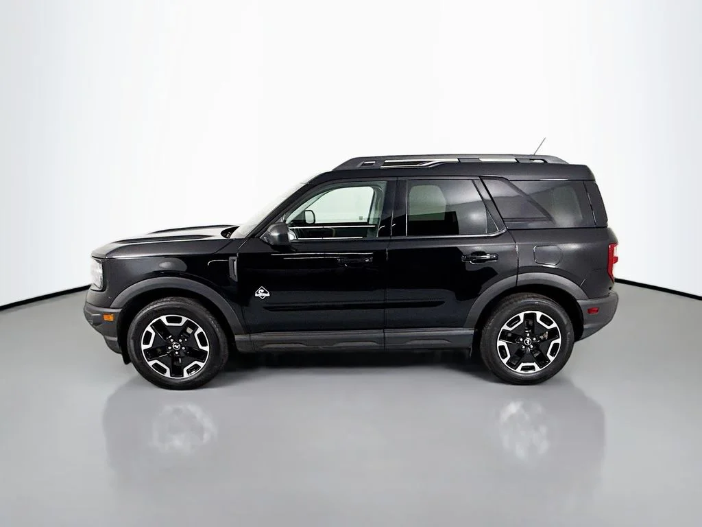Used 2022 Shadow Black Ford Outer Banks image 2