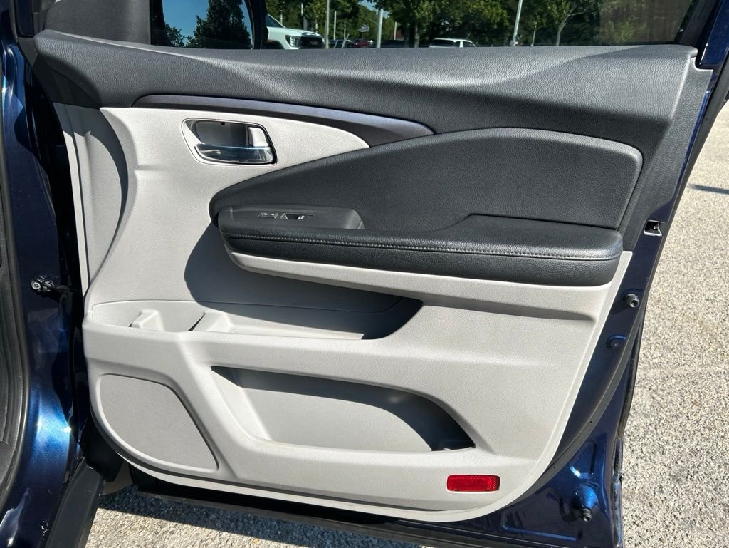 Used 2017 Blue Honda EX-L image 23