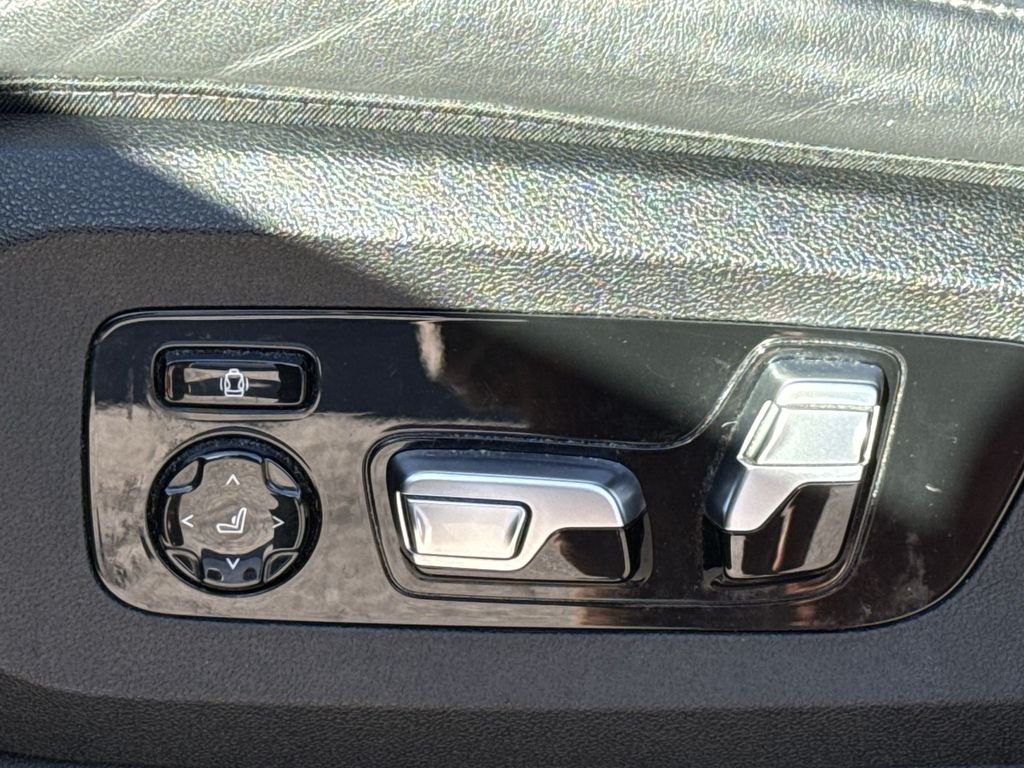 Used 2019 Gray Metallic BMW xDrive40i image 4