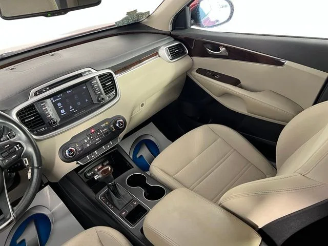 Used 2018 Red Kia LX image 30