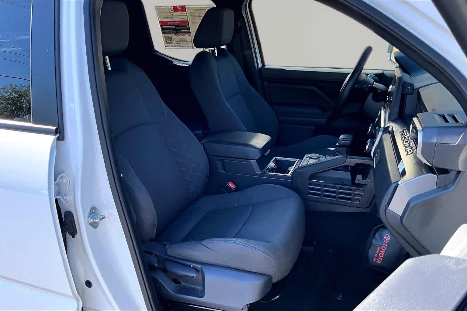 Used 2025 Ice Cap Toyota SR5 image 9
