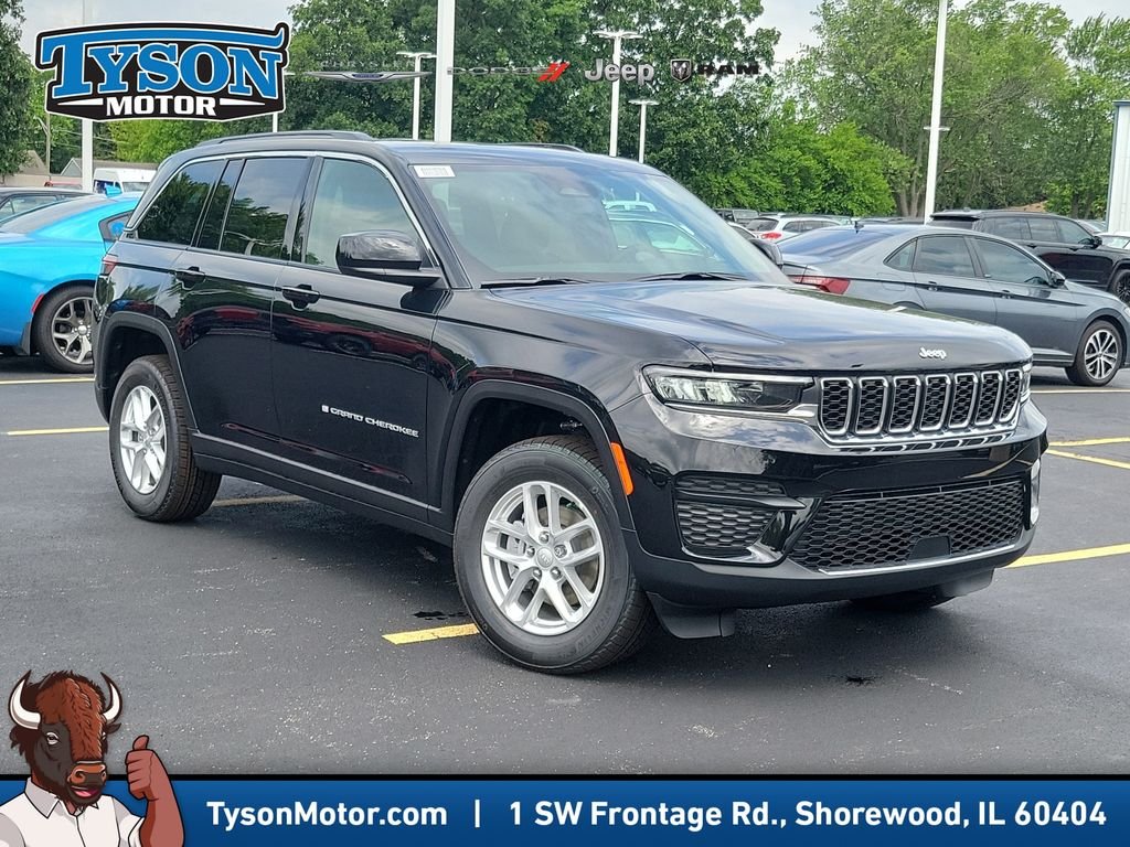 New 2026 Diamond Black Crystal Pearlcoat Jeep Laredo X image 1