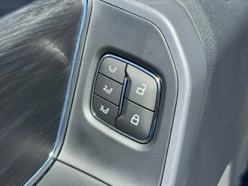 Used 2026 Iconic Silver Metallic Ford LARIAT image 18