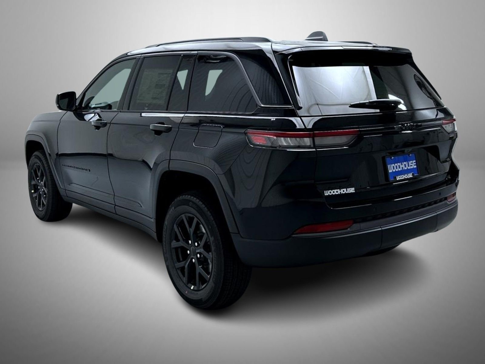 New 2026 Diamond Black Crystal Pearl-Coat Exterior Paint Jeep Altitude image 7