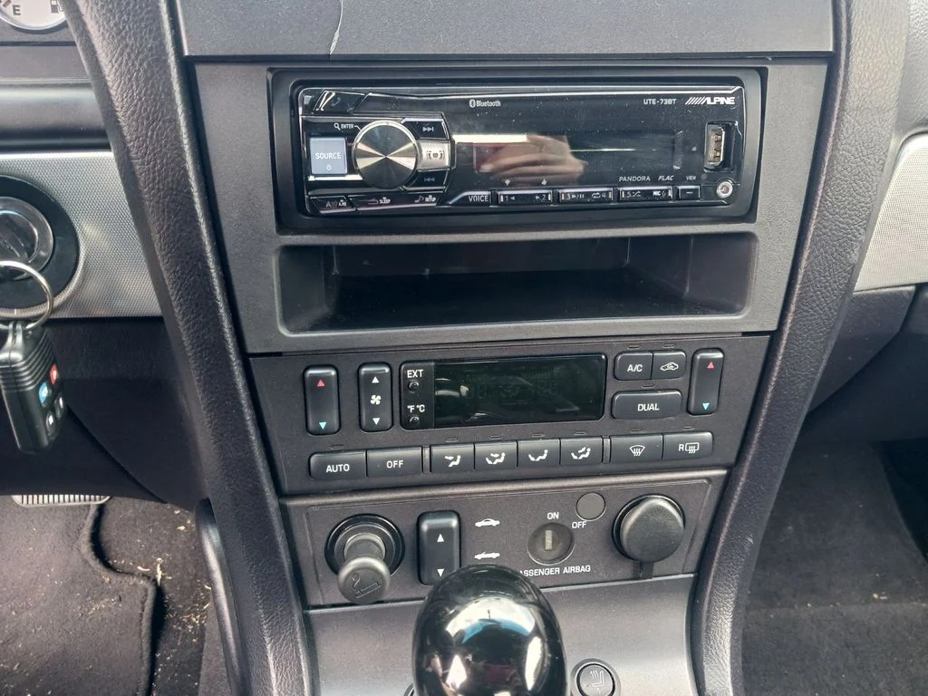 Used 2005  Ford Base image 11